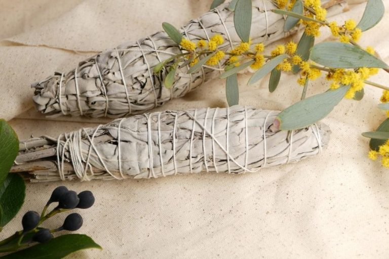 saging a home, smudging guide, how to smudge your home, how to space cleanse your home