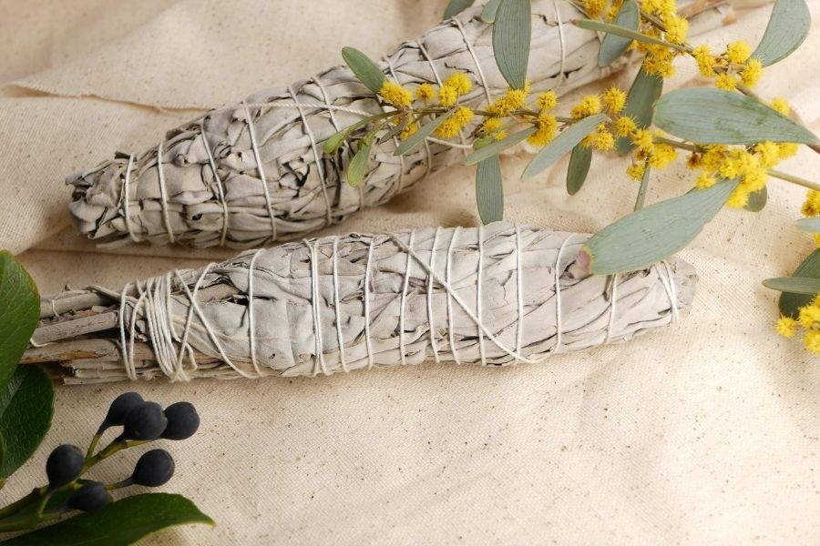 saging a home, smudging guide, how to smudge your home, how to space cleanse your home